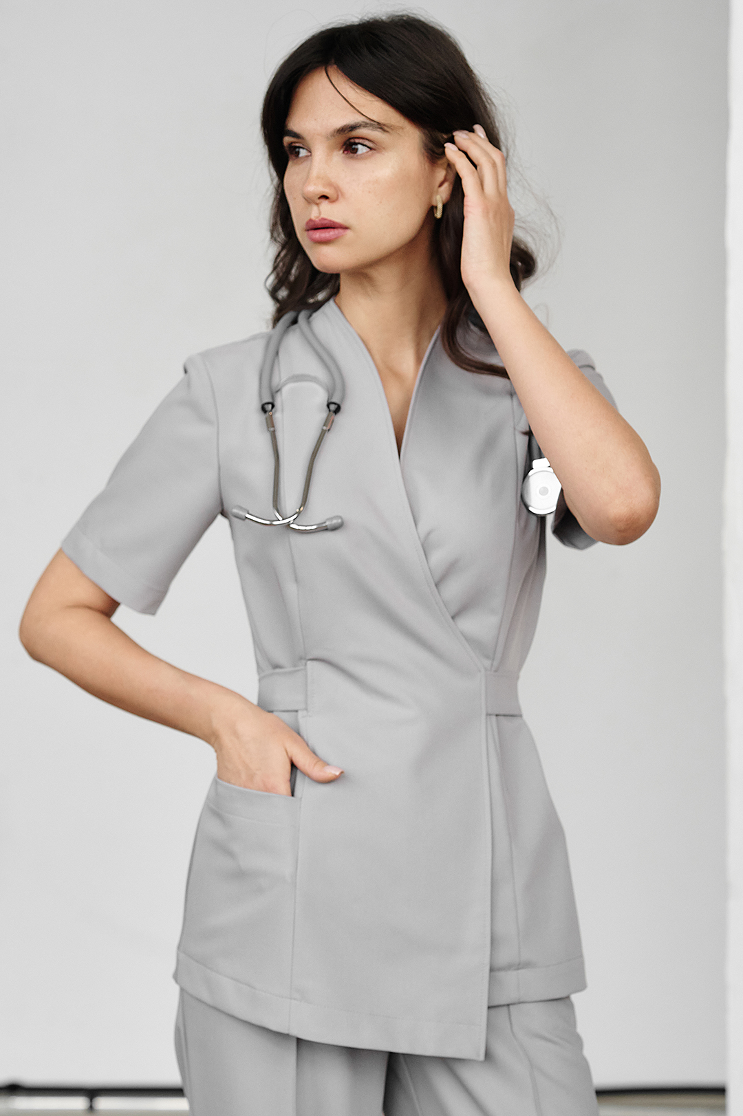 Хирургическая блуза на запахе с поясом светло серая KL 210
