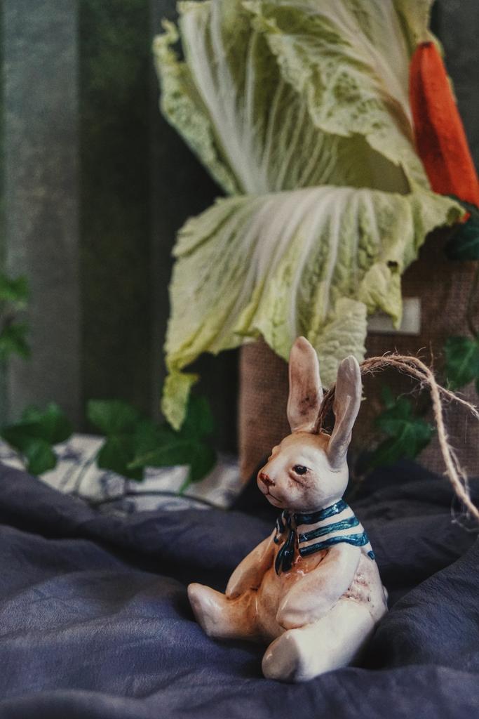 Елочная игрушка Зайчик сидящий