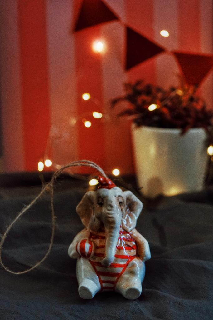 Елочная игрушка Слон