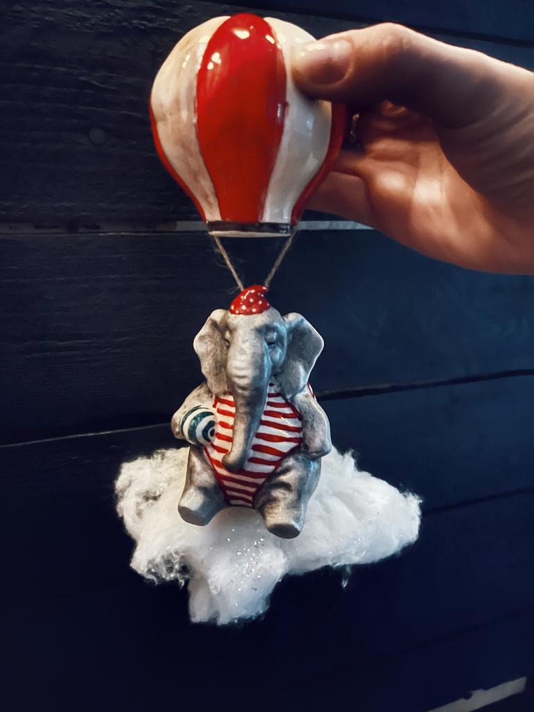 Елочная игрушка Слон На Шаре