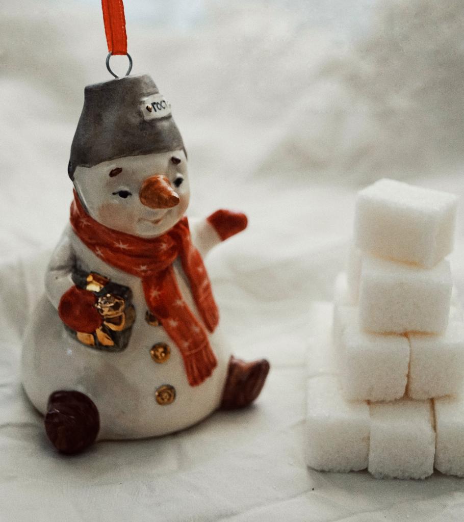 Елочная игрушка «Снежновик»