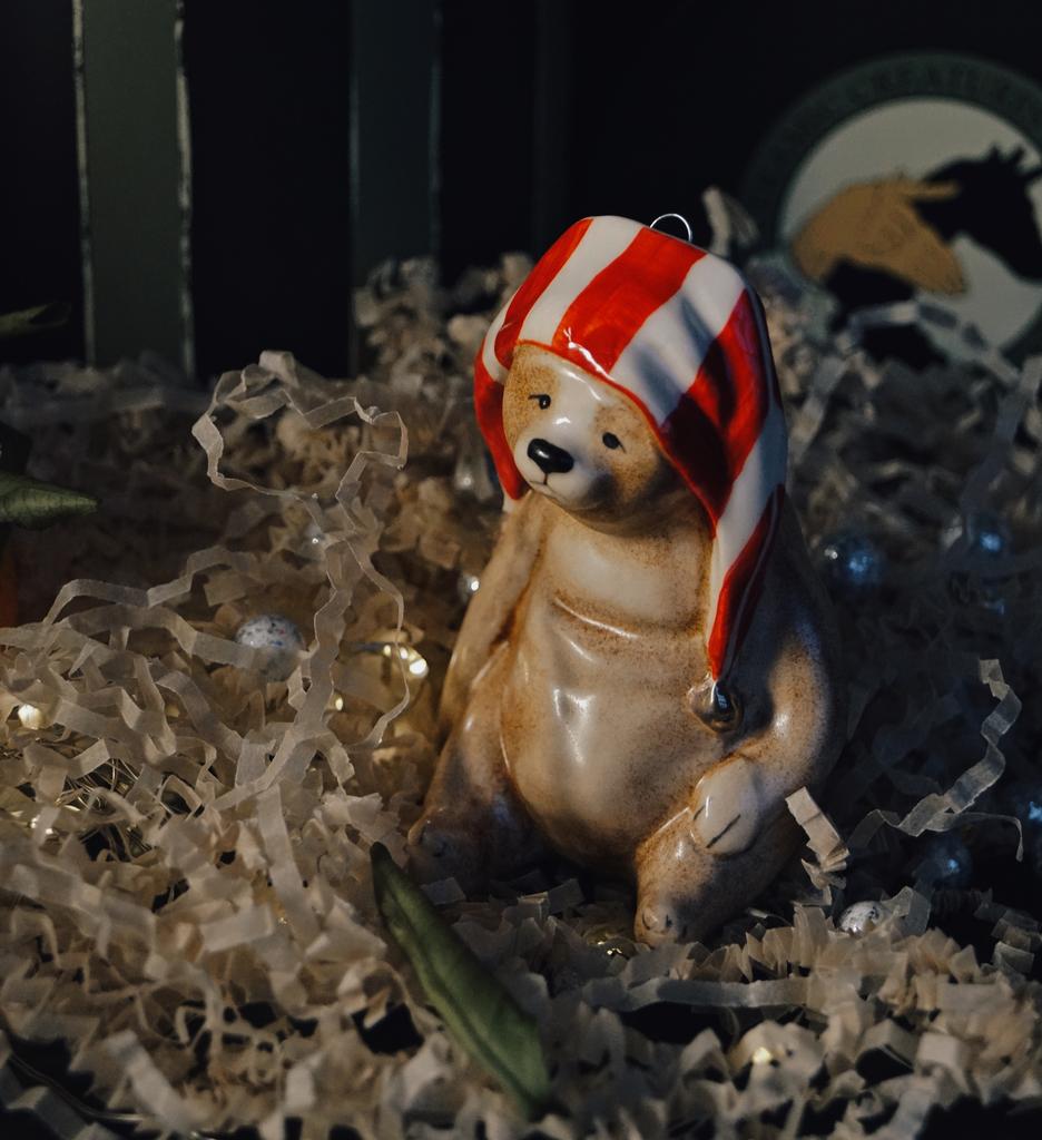 Елочная игрушка «Медвежонок в красно-белой шапочке»
