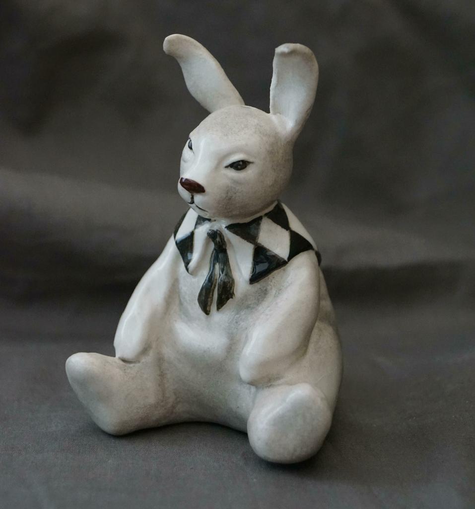 Елочная игрушка Зайчик сидящий
