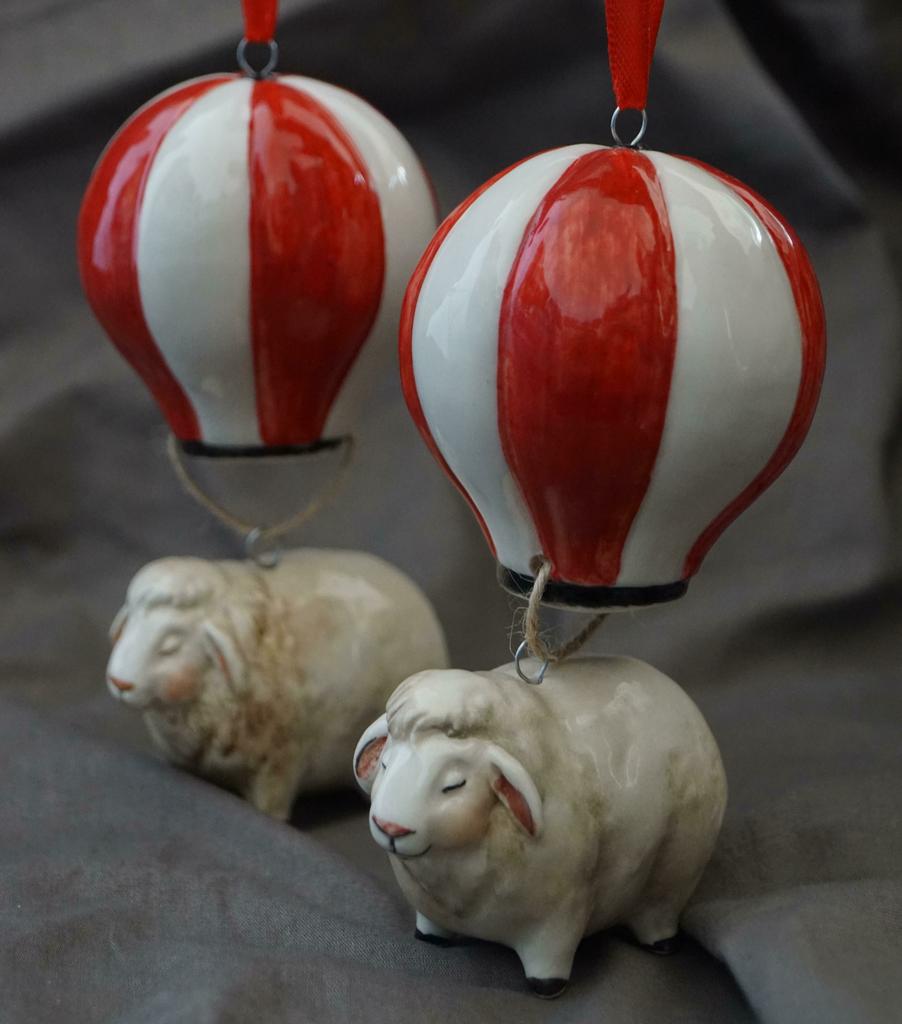 Елочная игрушка Овечка на шаре