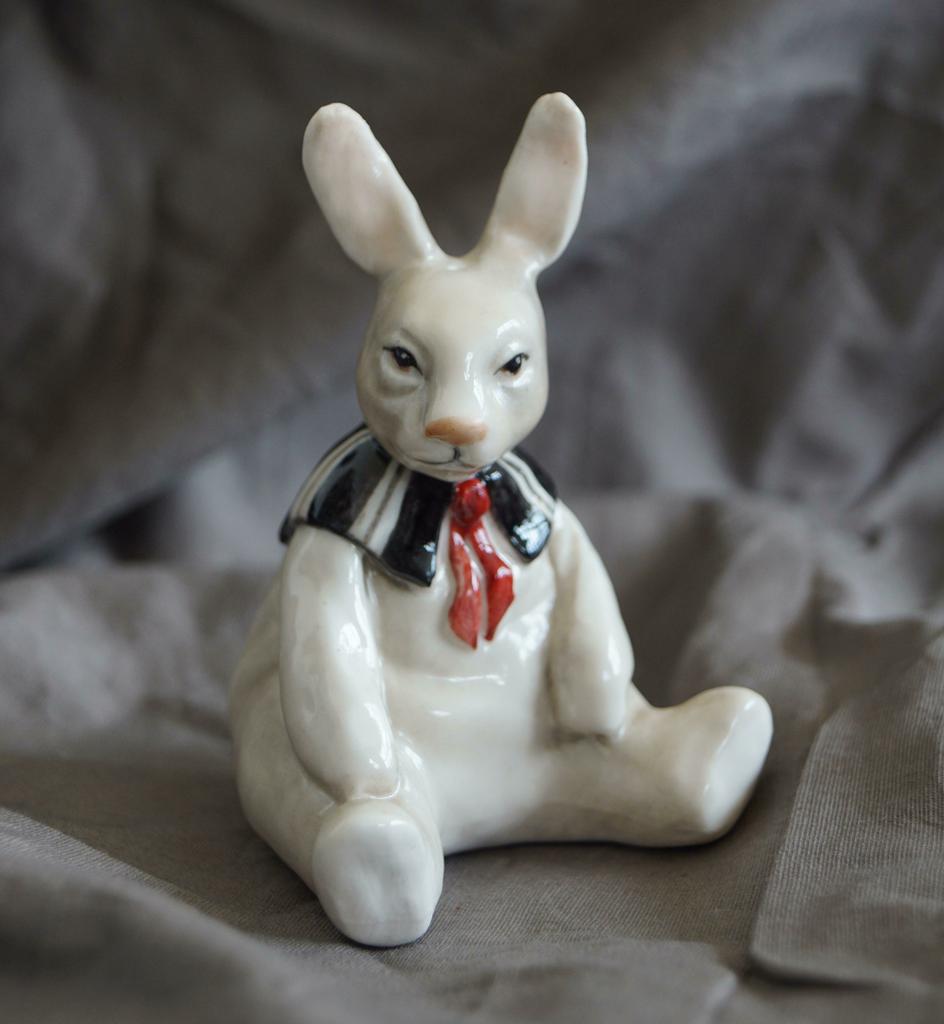 Елочная игрушка Зайчик сидящий