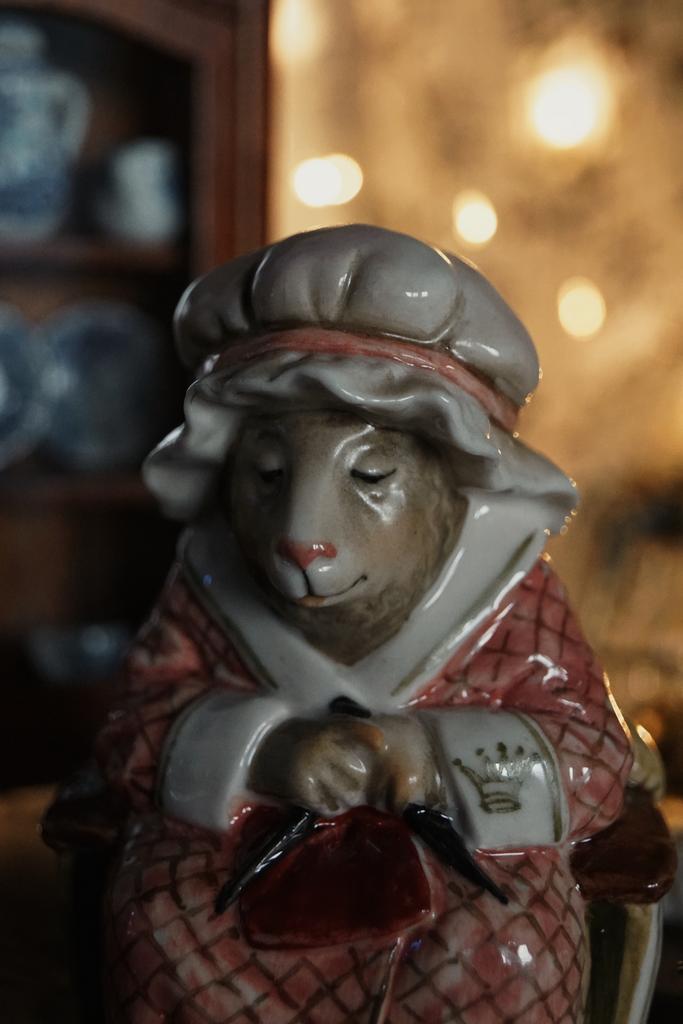 Елочная игрушка «Белая Королева»