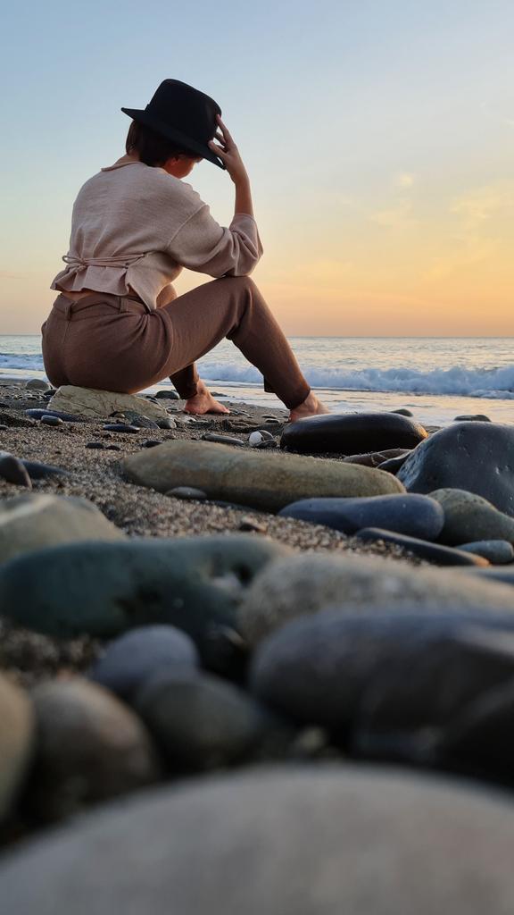 Кофта со шнуровкой