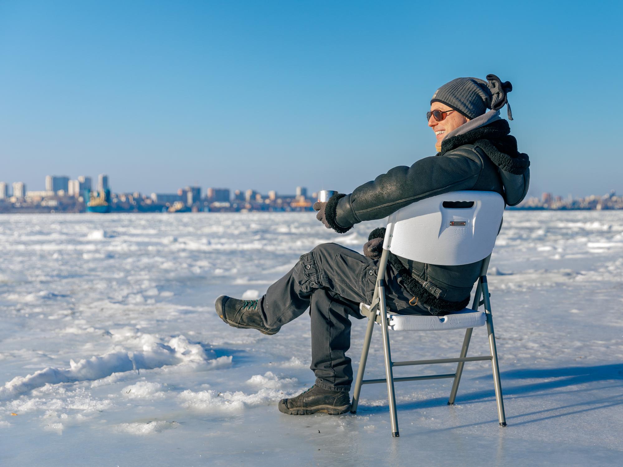Складной туристический стул белый