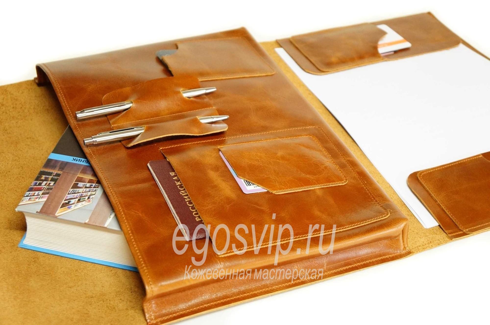 Кожаная папка-раскладушка с отделом для ноутбука или бумаг, карманами и держателем для ручки/модель 92 рыжая