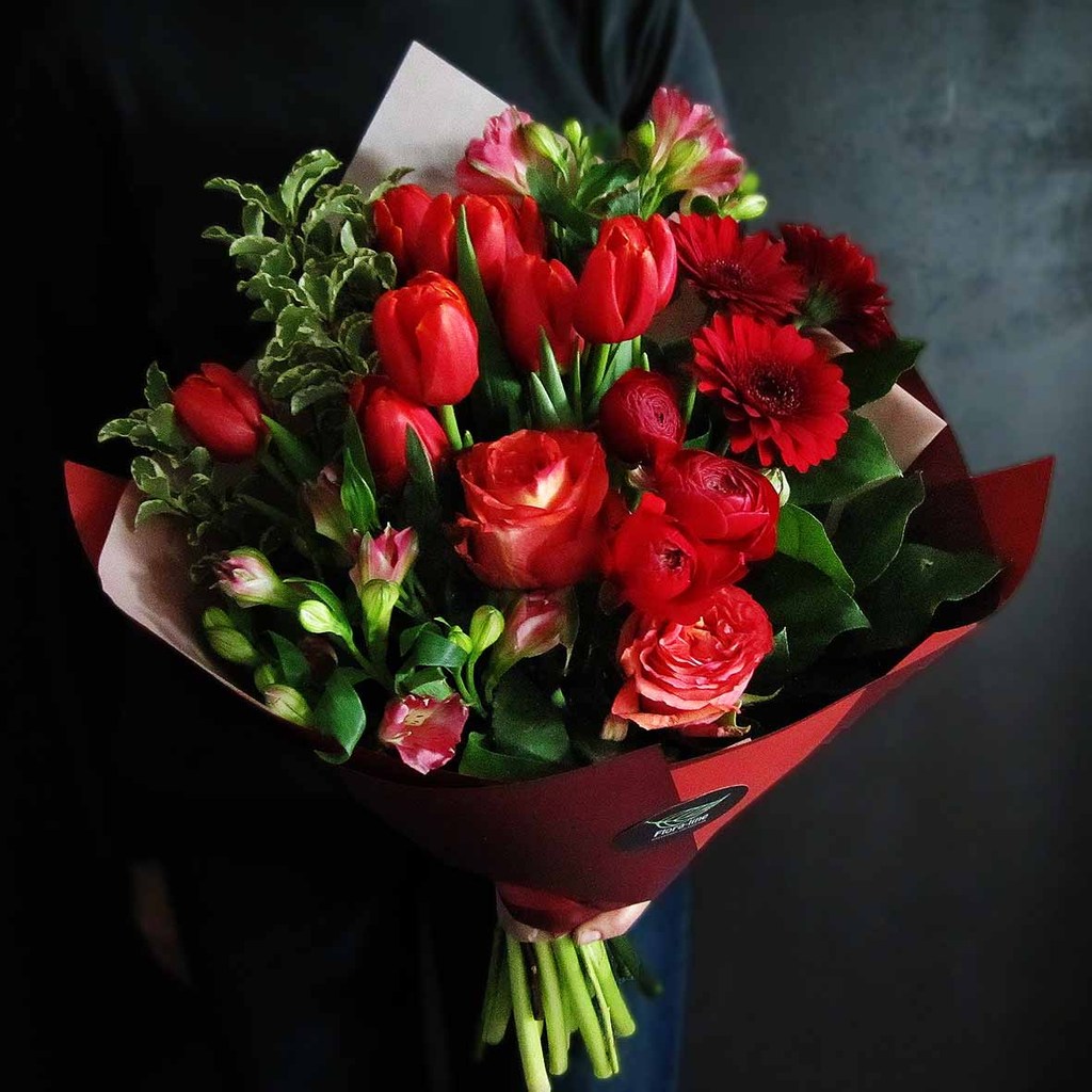 Букет "The ledy in red"