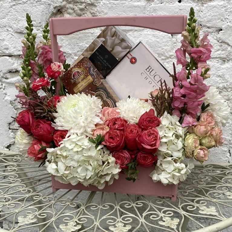 Композиция из живых цветов "Именины"