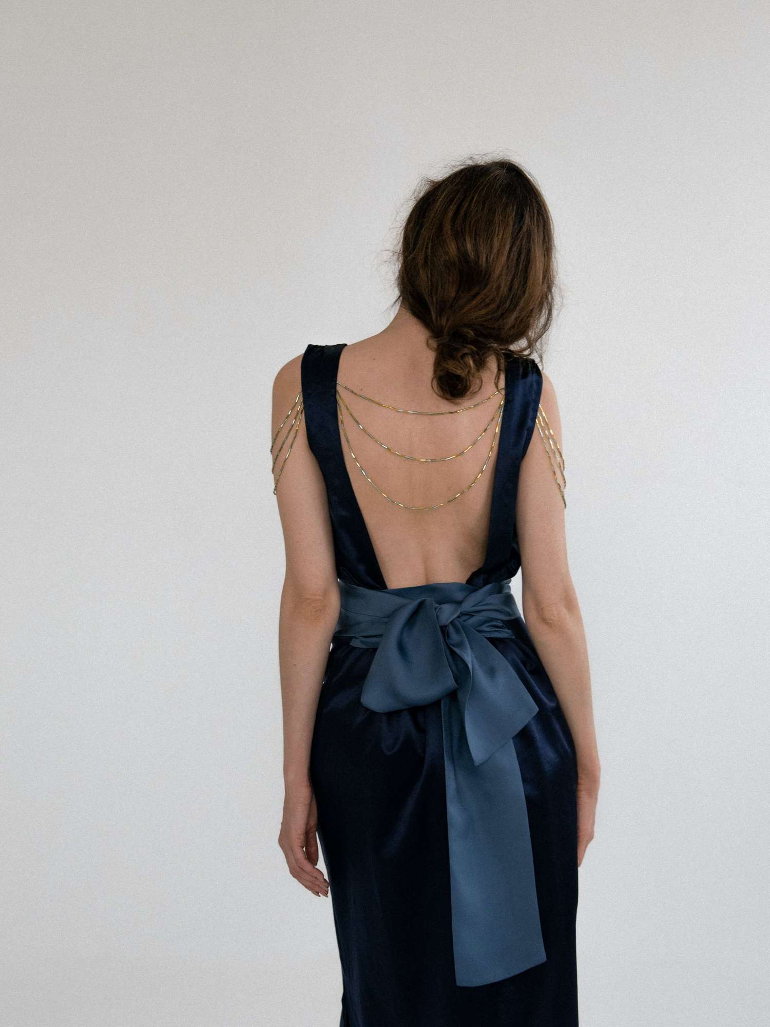 Платье с широким поясом