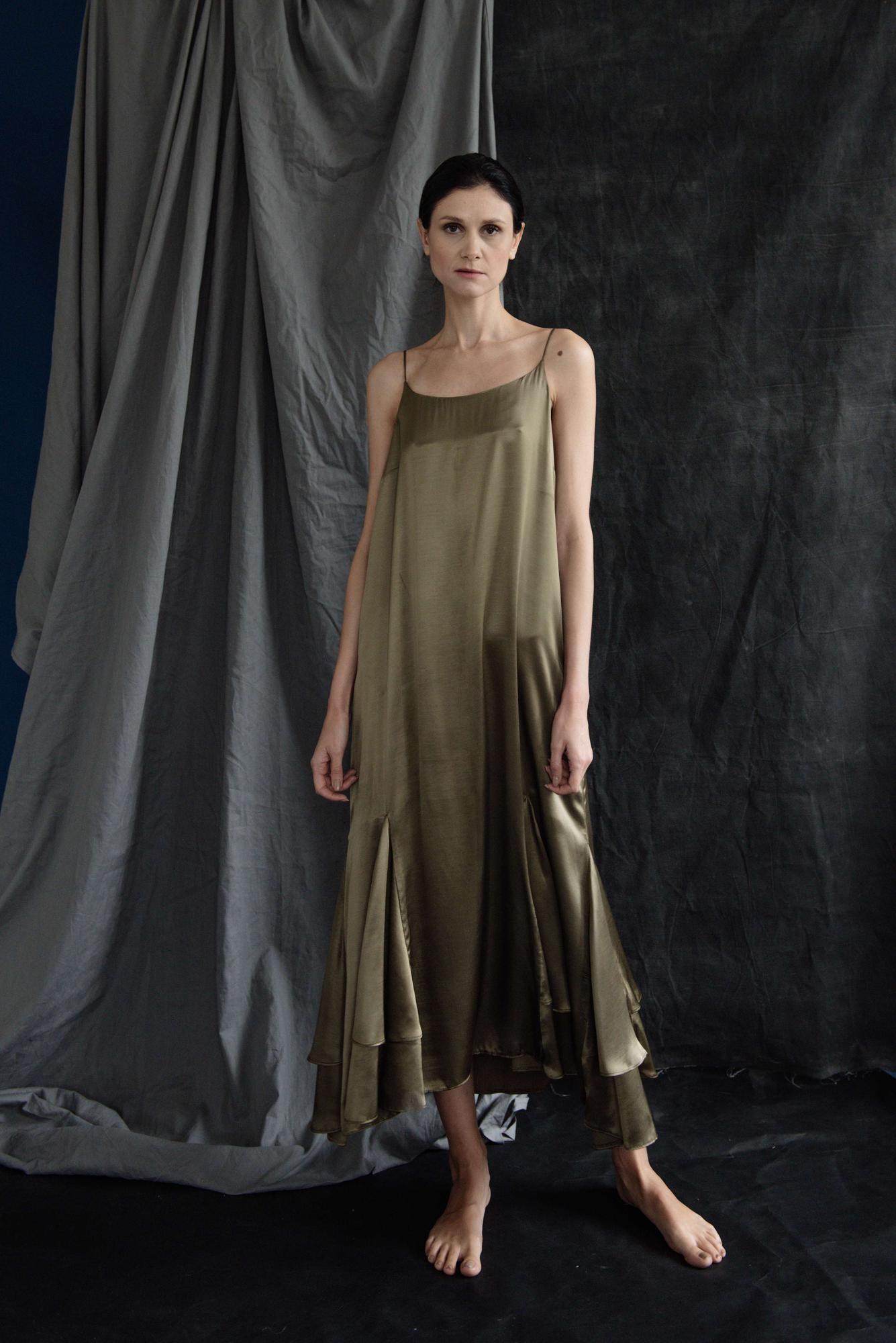 Платье с воланами