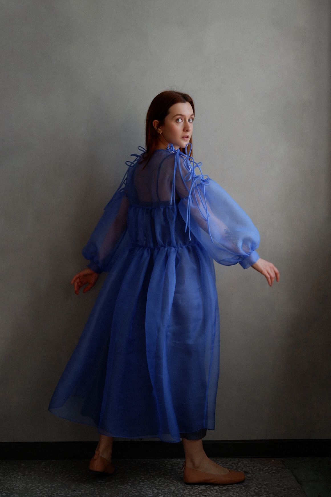 Шелковое платье с завязками