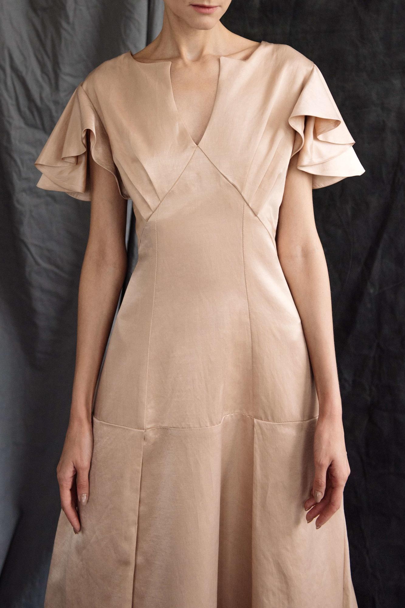 Платье с пышными рукавами