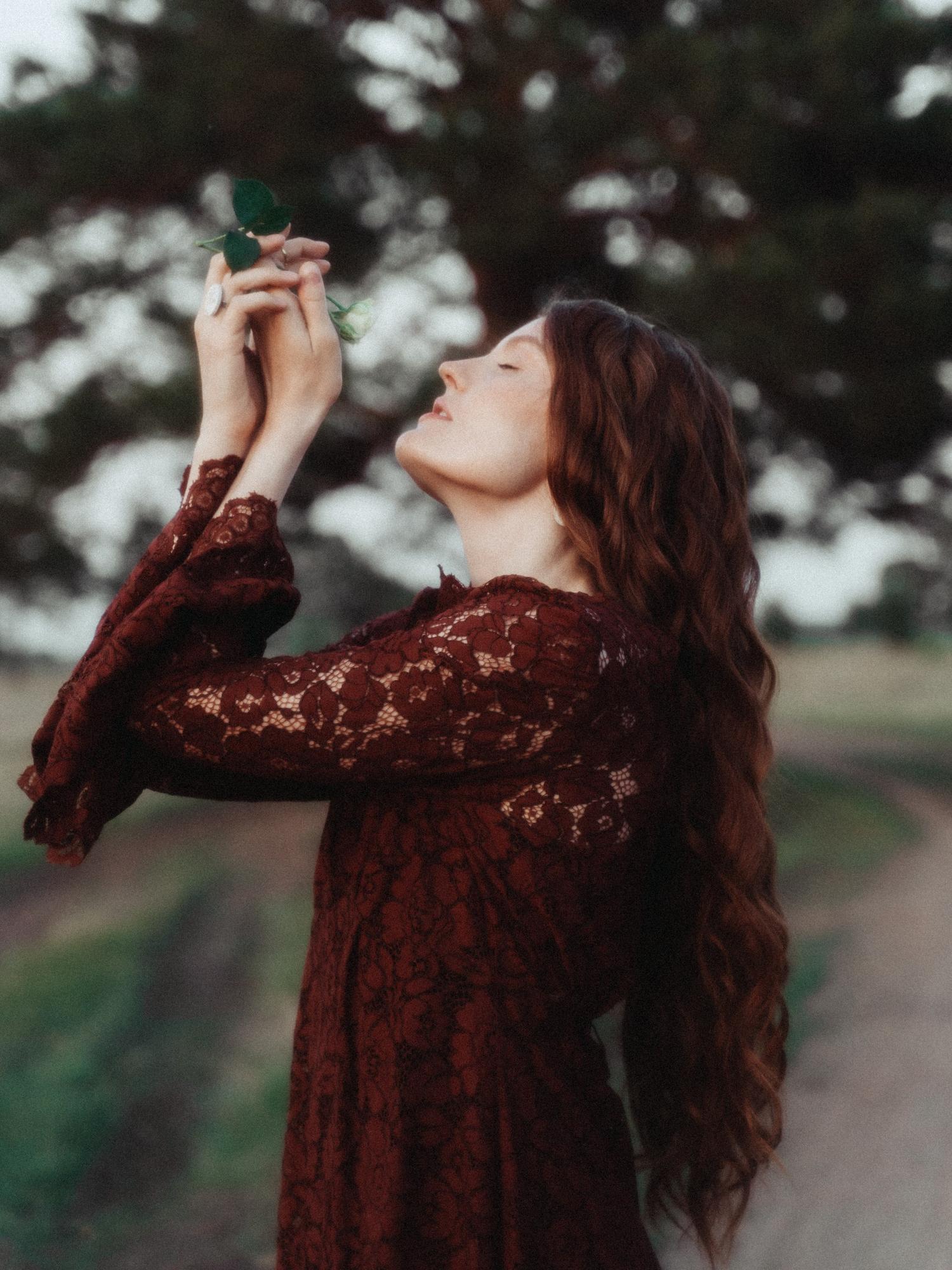 Платье из осенних листьев