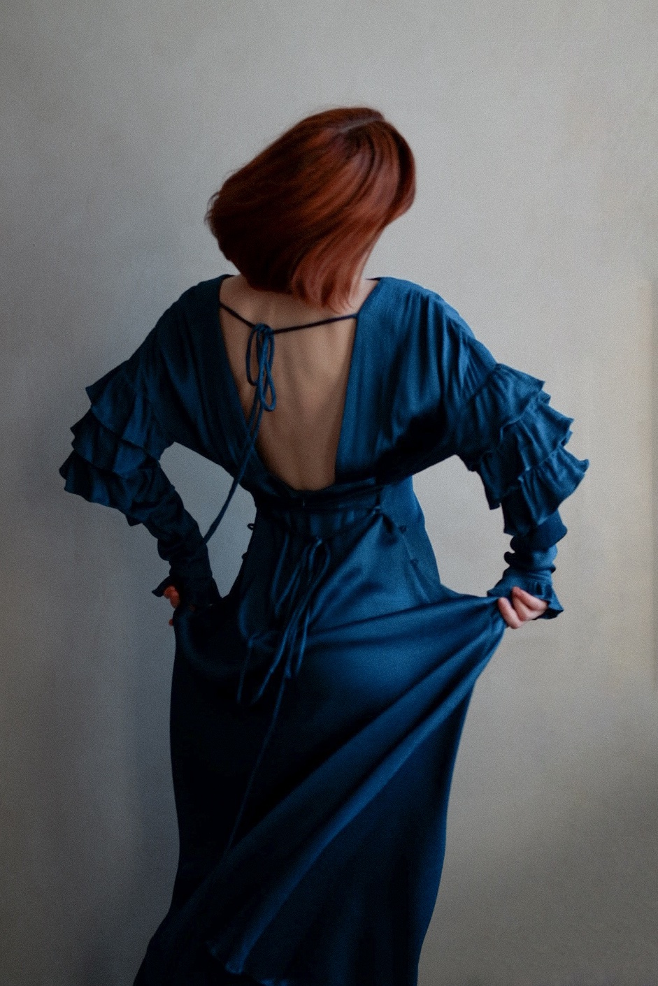 Платье с шнуровкой на талии