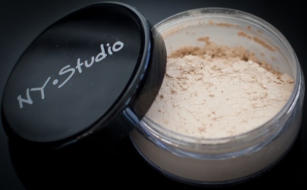 LIGHT SHIMMERING MINERAL POWDER -TRANSLUCENT-