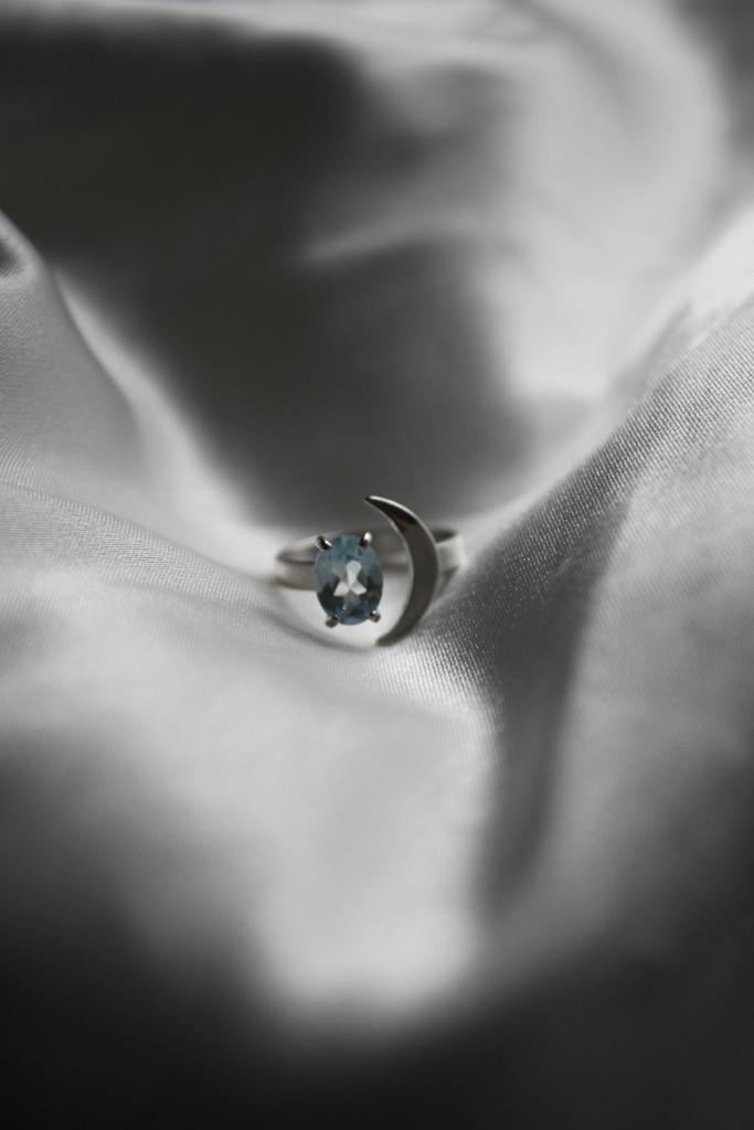 Blue Topaz Moon I Сет колец с голубым топазом, латунь белая