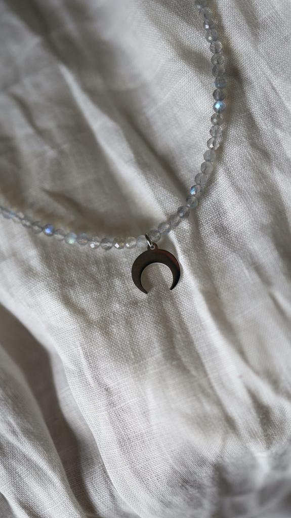 Labradorite Moon I Колье Лунница с лабрадоритом, сталь