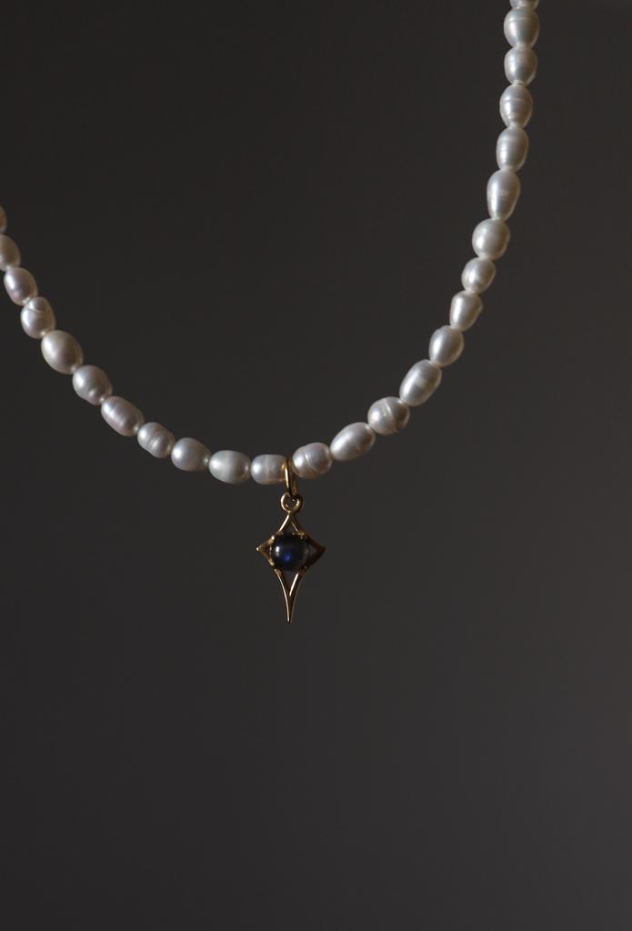 Колье Путеводная звезда с лабрадоритом и жемчугом, латунь, позолота I Sunny Star Labradorite