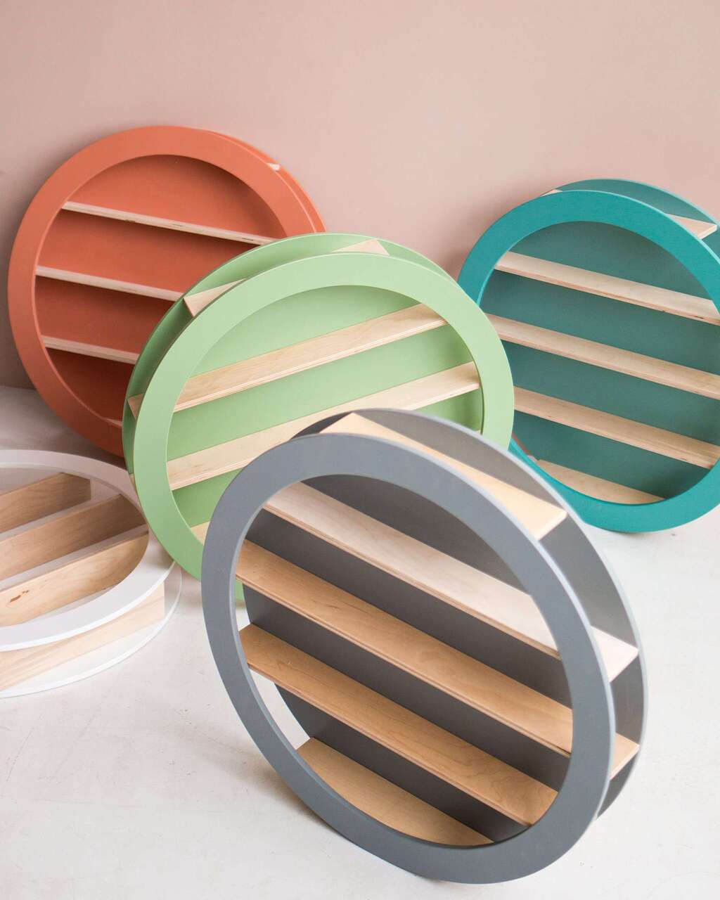 Круглая полка для фигурок