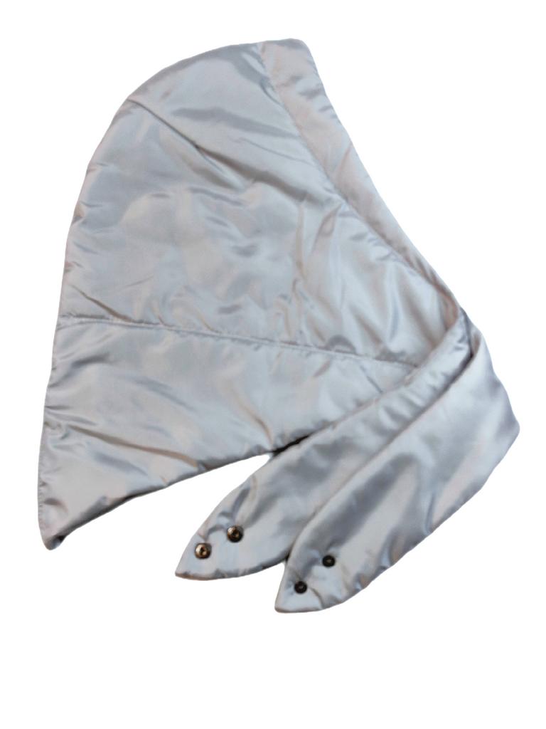 Платок из плащевки на синтепоне серый