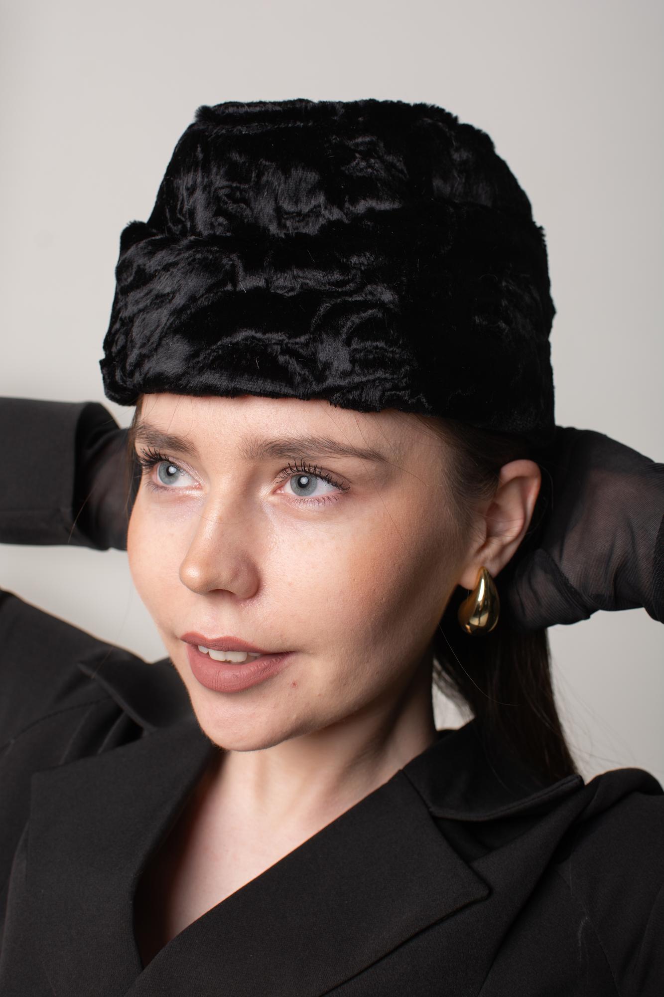 "Пирожок" из  искусственного каракуля