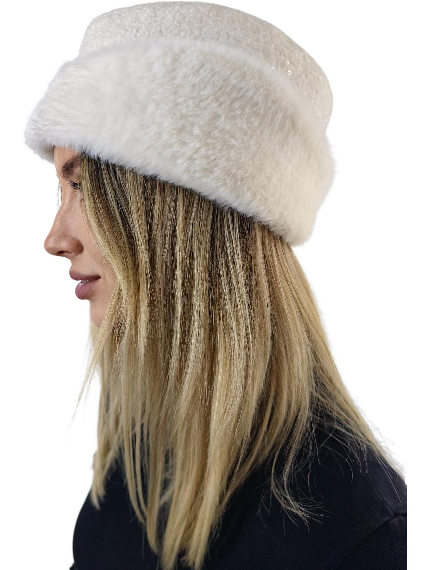 "Пирожок" с меховым отворотом