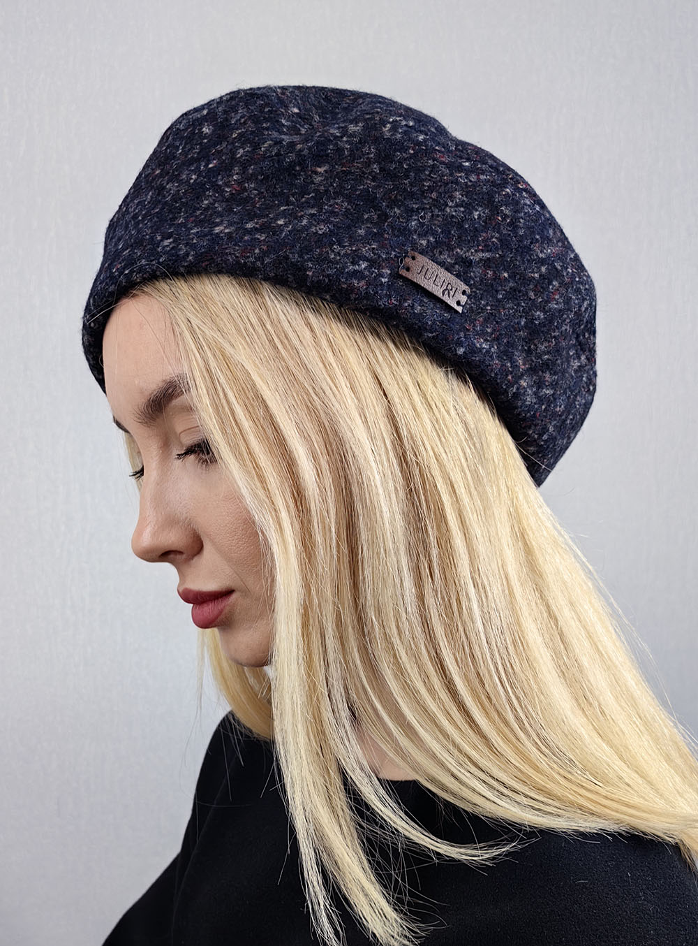 Берет из полушерсти