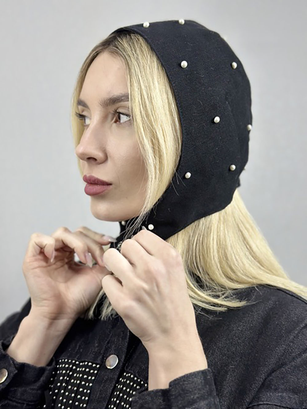 Чепчик из джинса с  бусинами