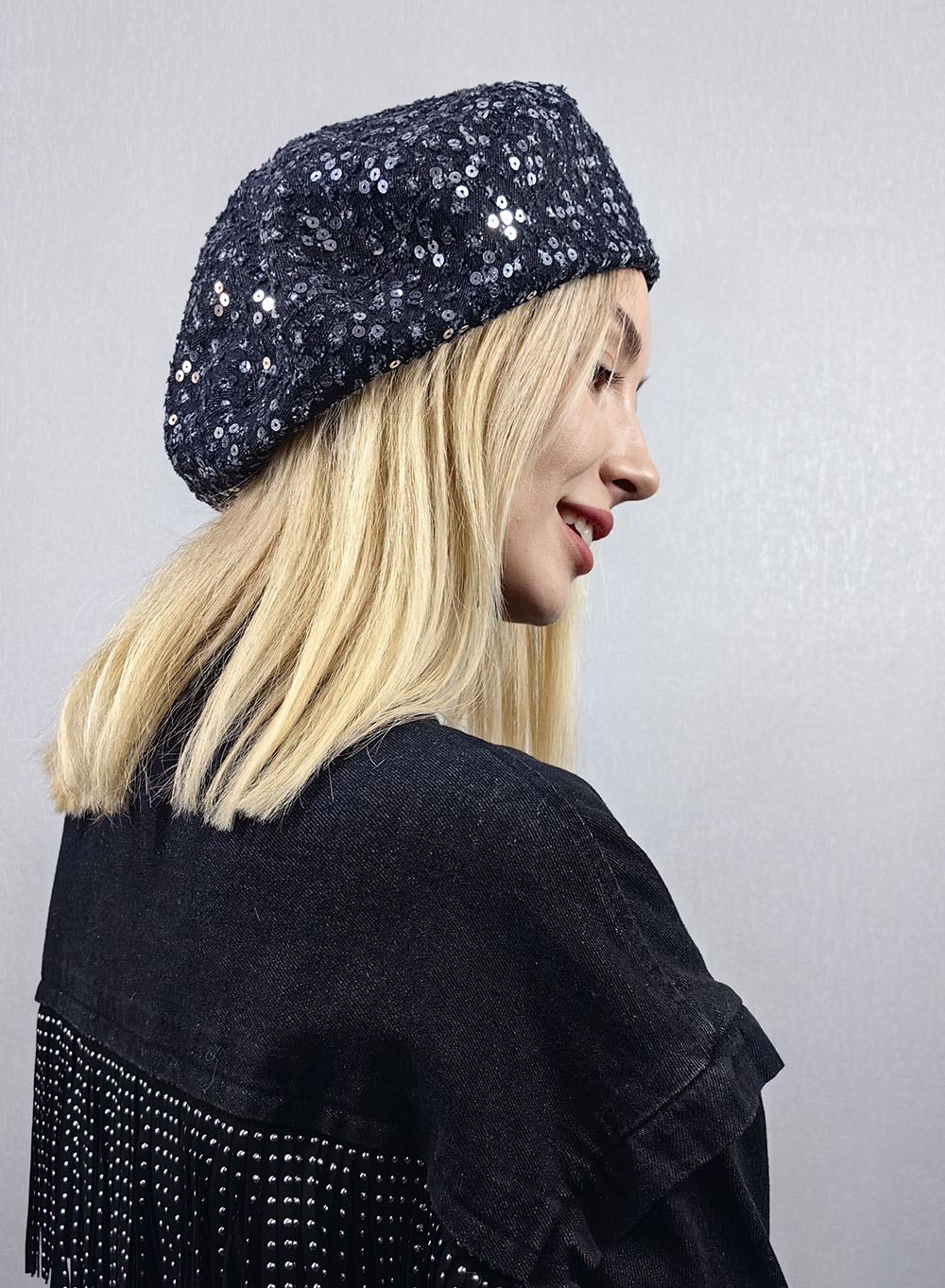 Берет из джинса с пайетками