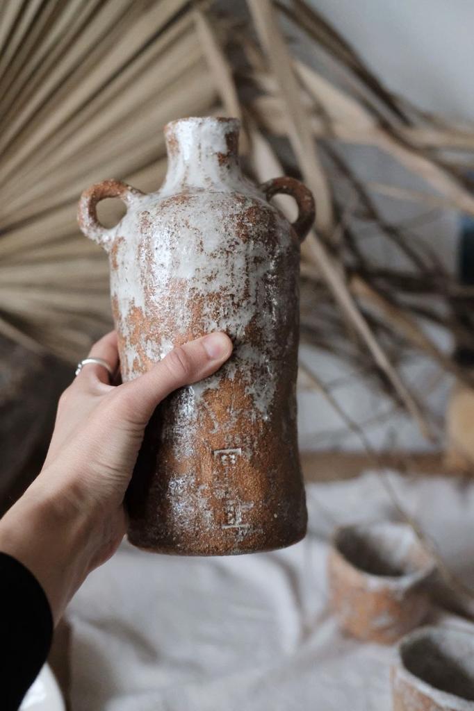 Бутылка с ручками из шамота