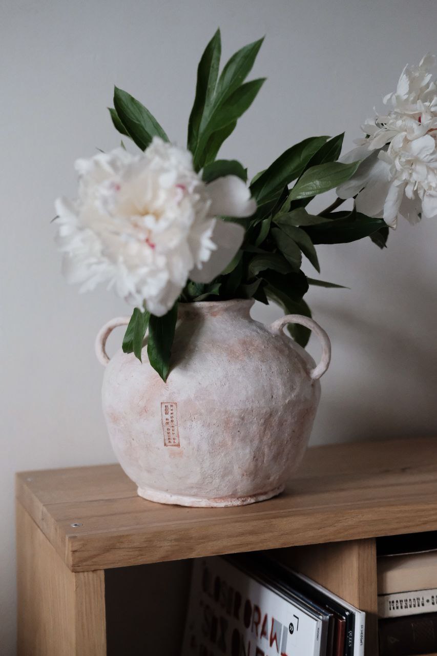 Терракотовая ваза с ручками