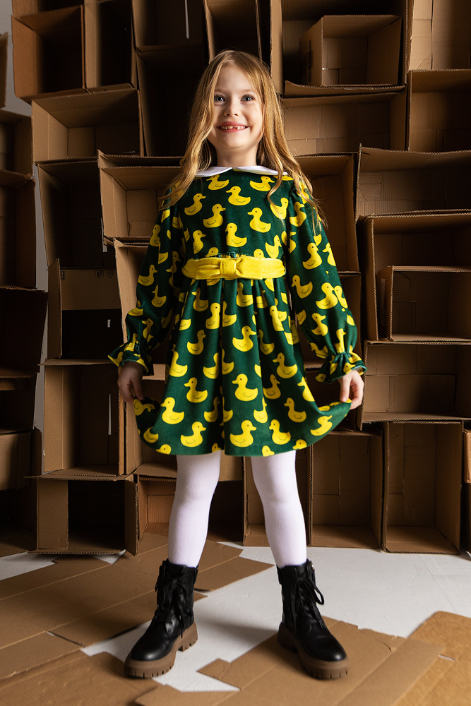 Платье из плюша с воротником и поясом