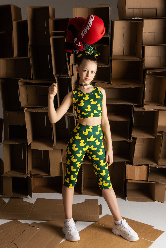 Майка-борцовка и бриджи