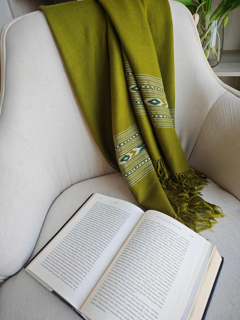 Большой шарф из шерсти мериноса Оливковая Гармония