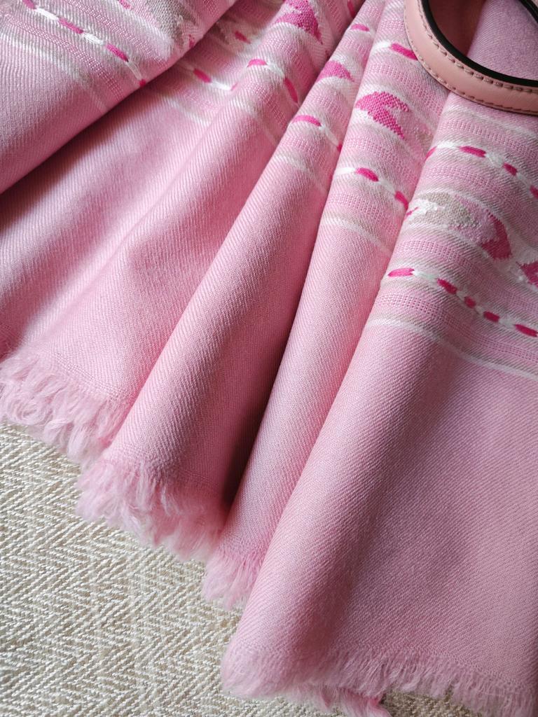 Шарф из шерсти мериноса Pink Delicate