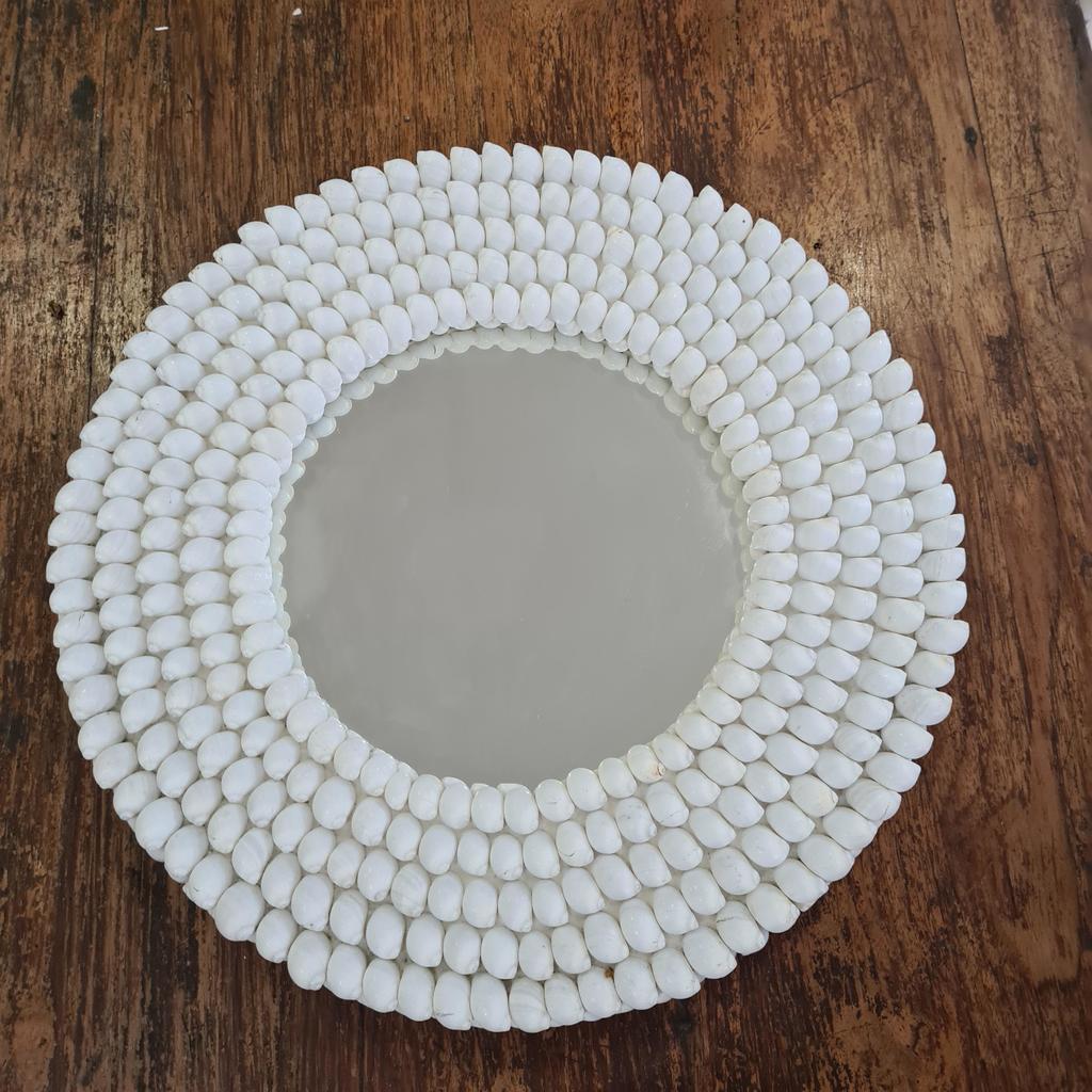 Зеркало белые круглые ракушки Д45