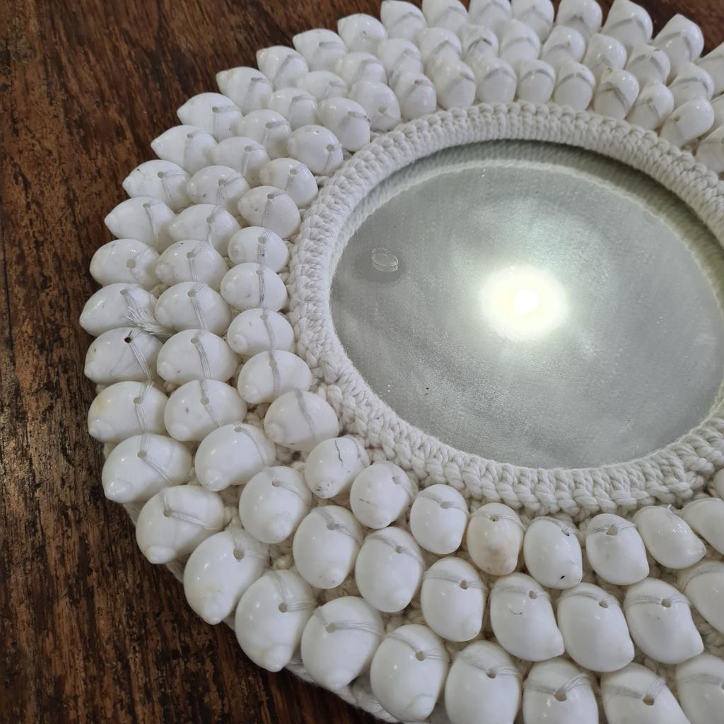 Зеркало белые круглые ракушки Д34