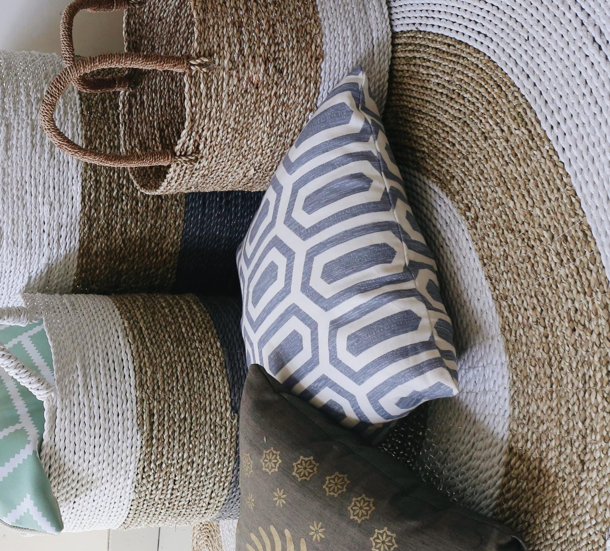 Подушка с геометрическим орнаментом серо-голубого цвета