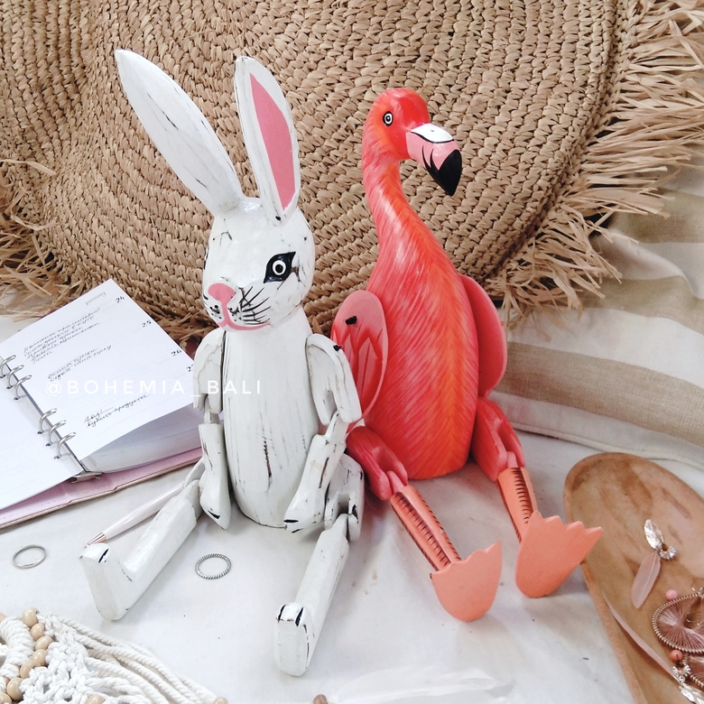 Интерьерная игрушка ручной работы из дерева белый заяц