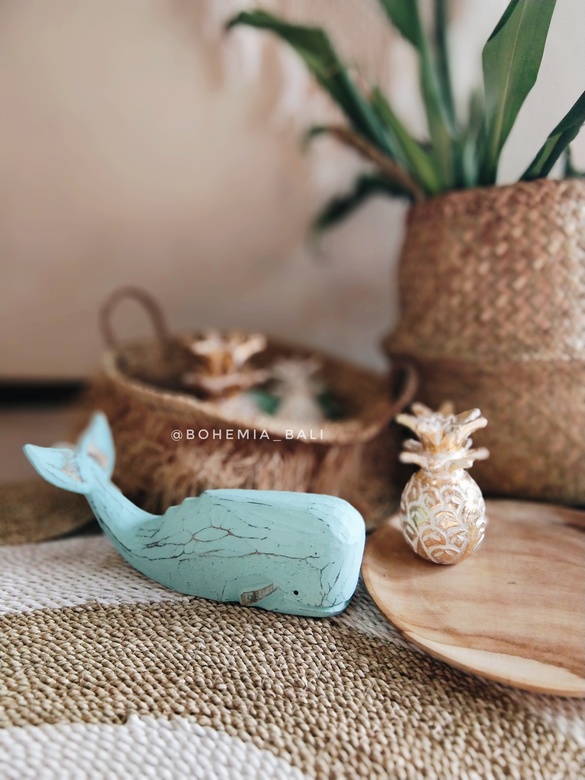 Интерьерная игрушка из дерева кит