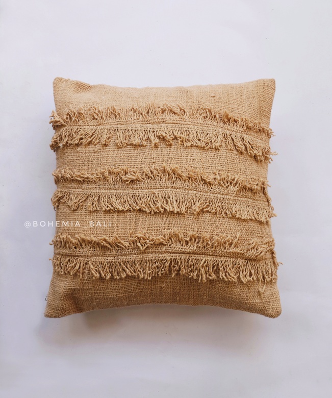 Коричневая подушка с бахрамой