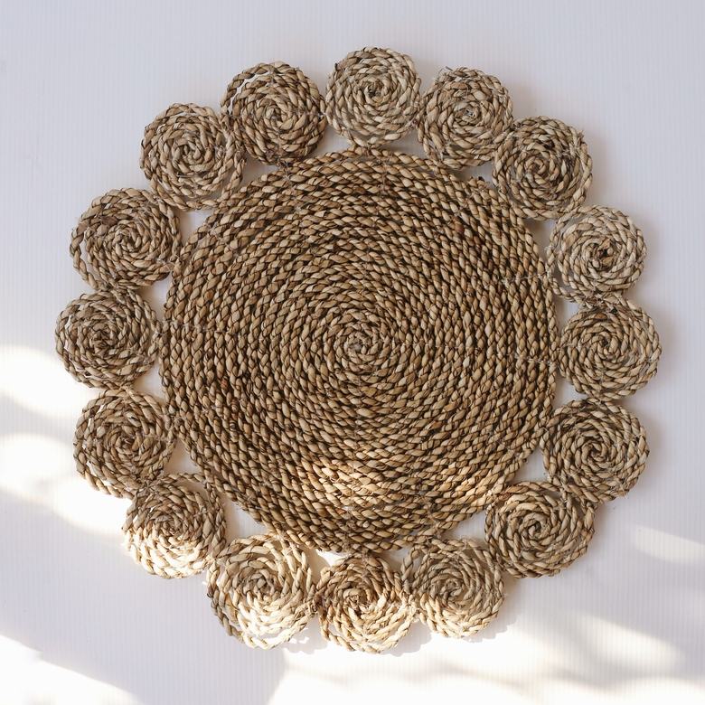 Плетеная салфетка или элемент настенного панно