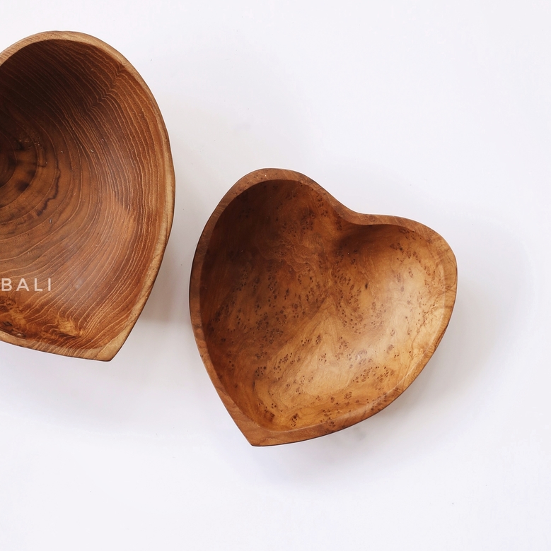 Блюдо сердце из дерева тик