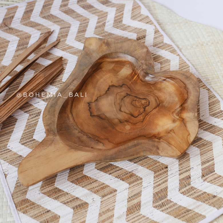 Блюдо из дерева тик