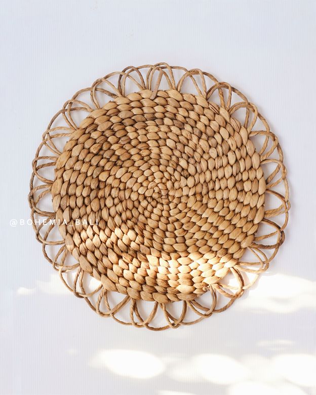 Плетеная салфетка  или элемент настенного панно