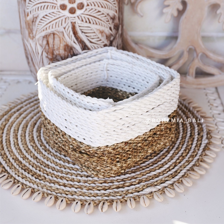 Плетеная салфетка с ракушками  или элемент настенного панно