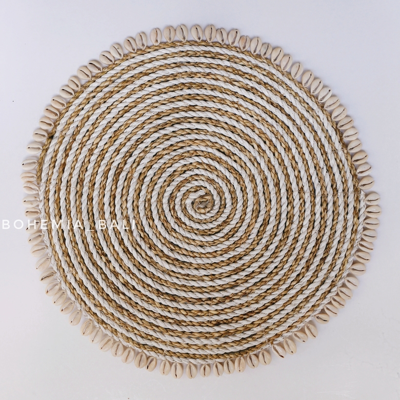 Плетеная салфетка с ракушками  или элемент настенного панно